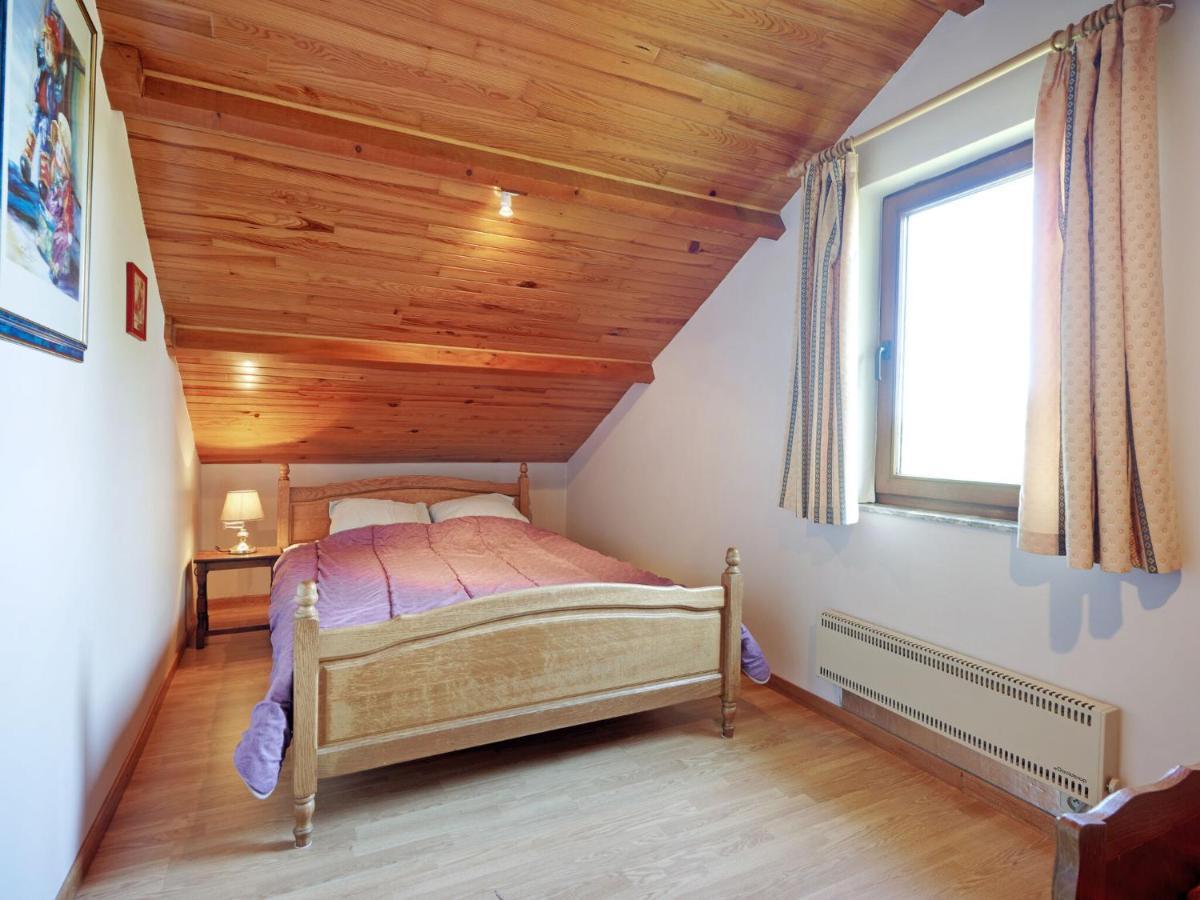 Amazing Holiday Home In Porcheresse Daverdisse With Terrace Eksteriør billede